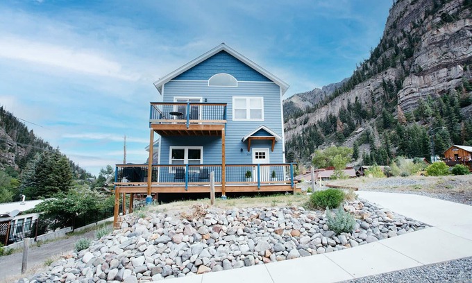 Ouray House | Luxury 4-Bedroom Home, Stunning Views! Near Downtown-Hot Springs & Trails AC