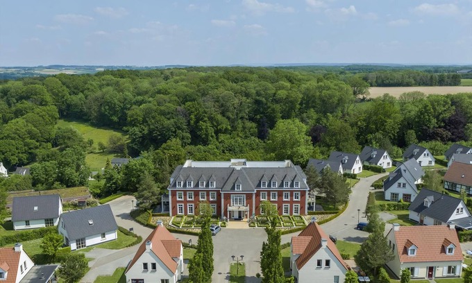 Municipality of Valkenburg aan de Geul Villa | Luxury 4-person villa in the holiday park Landal Kasteeldomein De Cauberg