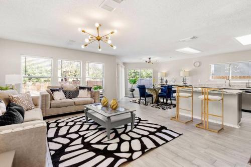 North San Antonio - SAT House | Luxury 4B Getaway near Airport Executive Suite