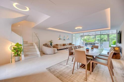 Marbella Villa | Luxury 5-Bedroom Townhouse in Puente Romano