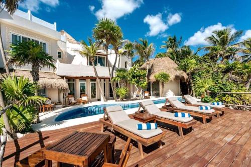 Chunhuhub Villa | Luxury 5-BR Beachfront Home in Tulum Casa Sofia