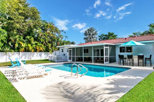 Dania Beach Villa | Luxury 5BR Villa Heated Pool near Beach & Casino