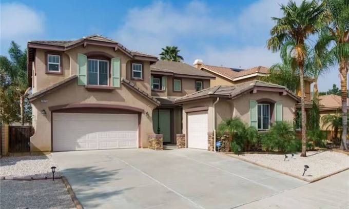 Menifee House | Luxury 6-Bedroom Oasis w 3-Car Garage, Spacious Yard close to Everything