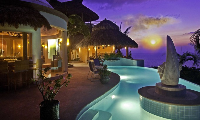 Amapas Villa | LUXURY 8750 SQ FT VILLA 5 BEDROOM 7 BATH WITH PREMIER LOCATION TO BEACH AND TOWN