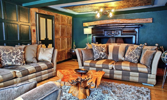 Saffron Walden House | Luxury 9 Bed Manor House Hot Tub Cinema Room SkyTV