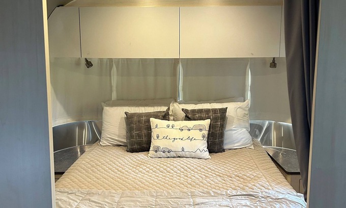 Rockbridge House | Luxury Airstream Glamping Summit Unit 6 of 6 On-Site Hiking, Sauna, Bunk Family