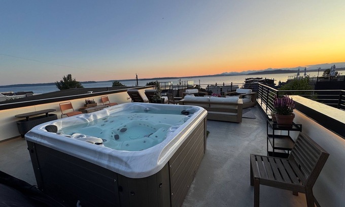 Alki House | Luxury Alki house with Hot Tub on Rooftop Deck and Views