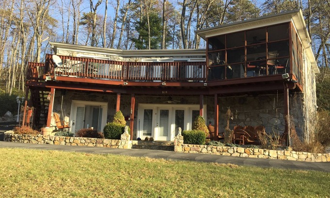 Berkeley Springs House | Luxury And Beautiful House With Amazing Mountain View. Perfect For Getaway