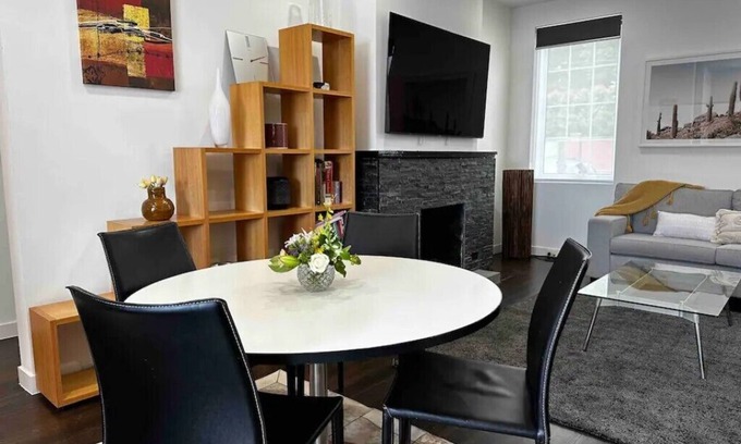 Kew Apartment | Luxury and grandeur with private courtyard