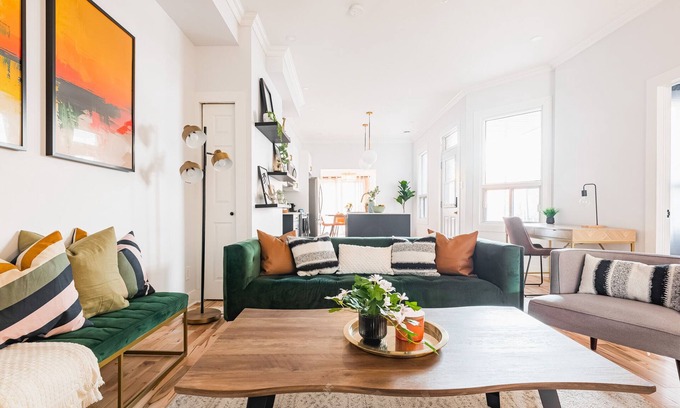 Pointe-Saint-Charles Condo | Luxury and spacious & Yard Patio Downtown+OLD Port + Free Parking +1min Metro