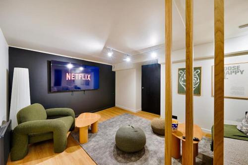 Saint-Mande Apartment | Luxury Apartment 3BR with Spacious TV Room