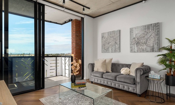 Century City Apartment | Luxury Apartment In Century City - Lagoon Views