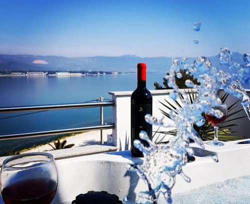 Municipality of Trogir Apartment | Luxury apartment MaLea with jacuzzi and sauna, by the sea