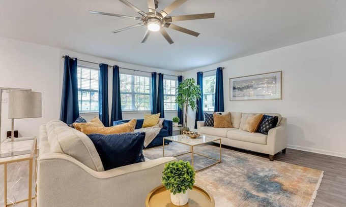 Sylvan Hills House | Luxury Atlanta Home - Self Check-in Pet Friendly Free Parking