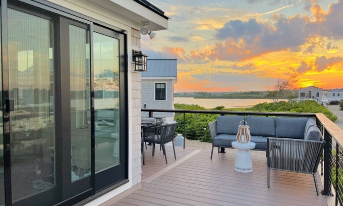Snug Harbor House | Luxury Beach House - Your Perfect Getaway Paradise