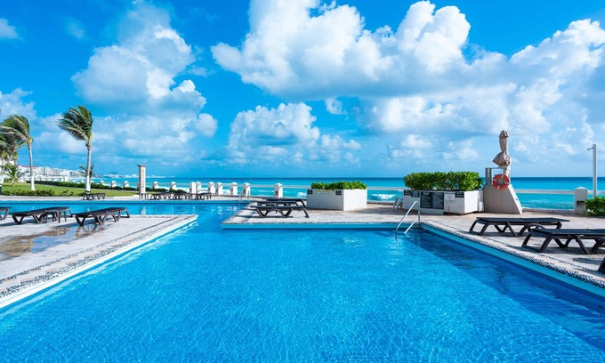 Zona Hotelera Villa | Luxury beachfront villa at Nizuc