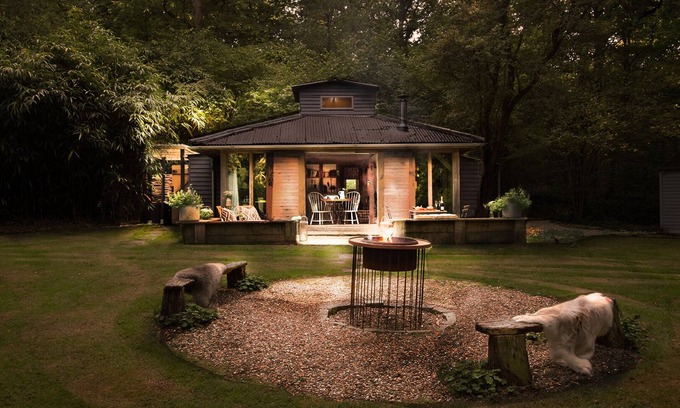 Billingshurst Cabin | Luxury Boltholes | Cabin in the woods with hot tub