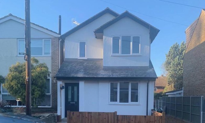 Ware House | Luxury Business stay with Hot Tub and Pool Table