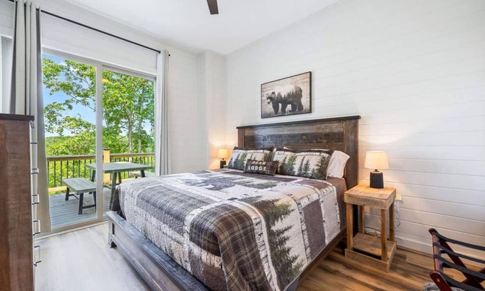 Sevierville Apartment | Luxury Cabin Lake Views EV Charger Game Room