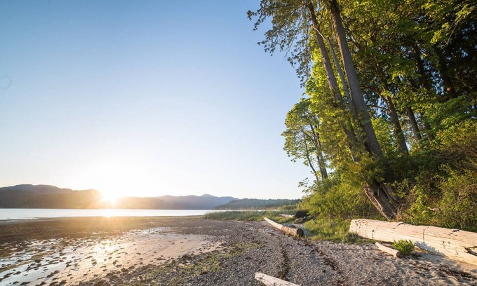East Porpoise Bay House | Luxury Cabin + Private Beach + Old Growth Forest = Mamma's Saltwater Hideaway