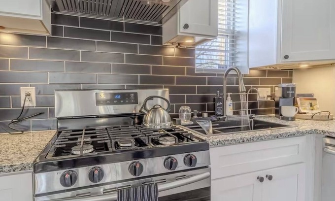 Washington House | Luxury Capitol Hill Modern Retreat with Patio