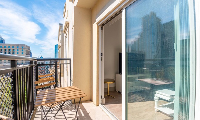 Charlotte Center City Apartment | Luxury Central Apartment with Gym