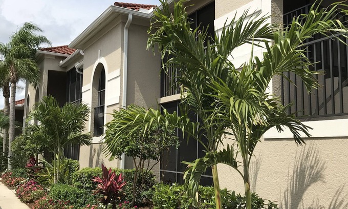 Naples Condo | Luxury condo, golf and country club lifestyle - Enjoy the sun and have fun!