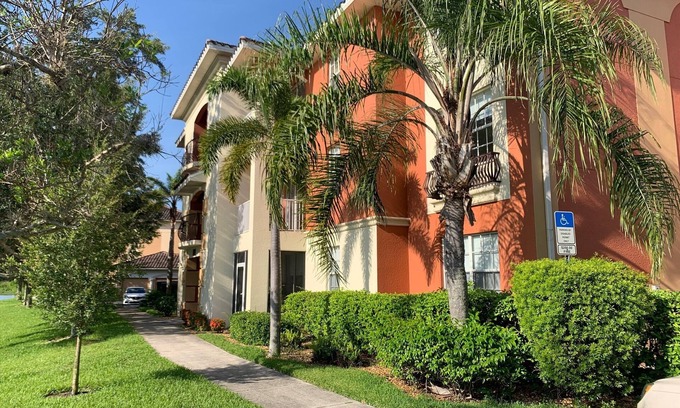 Diplomat Condo | Luxury condo in Cape Coral