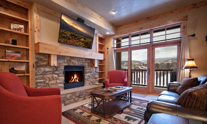 Victor Condo | Luxury Condo in Victor. A/C, W/D, WiFi, Balcony, Grill, Garage Parking. #206