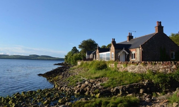 Kirkcudbright Cottage | Luxury Cottage Overlooking Sea with Direct Beach Access Set In 2 Acres