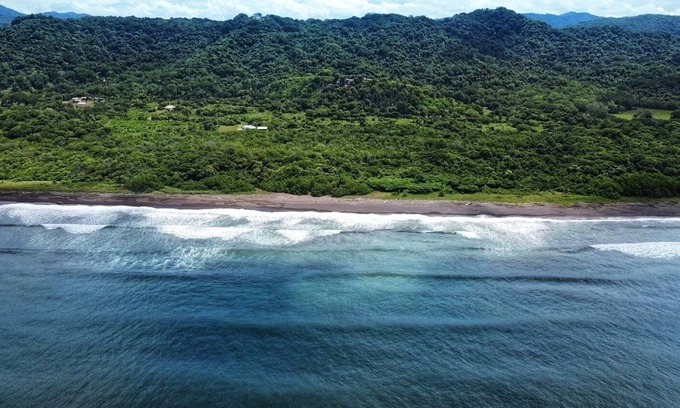 Canton Nandayure Villa | Luxury villa overlooking the beautiful beach of Playa Camaronal.