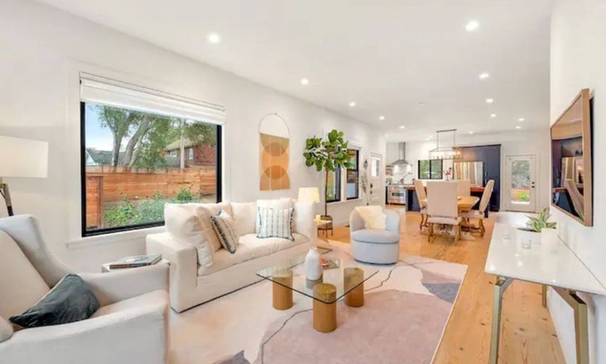 Sebastopol House | Luxury Designer Home w/Spa ~ Stroll into Sebastopol
