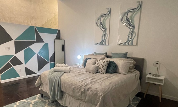 Downtown Memphis Apartment | LUXURY DOWNTOWN CONDO “WALKING DISTANCE TO EVERYTHING”.
