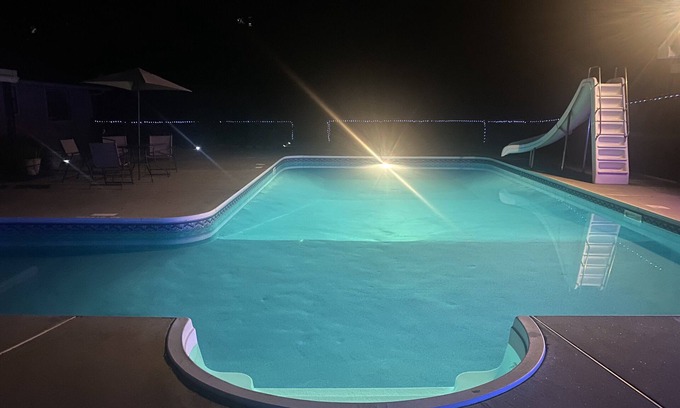 Lithonia House | Luxury Duplex: Great for Romantic Getaway or Family Vacation (8 GUESTS MAXIMUM)
