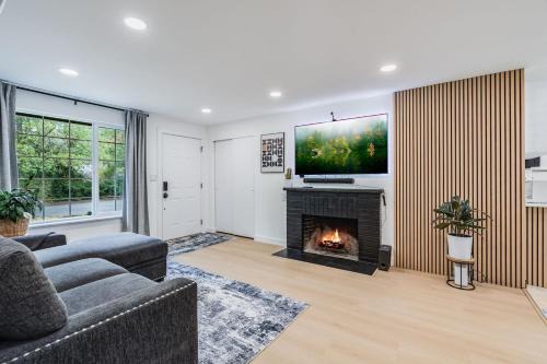 University Place Villa | Luxury Duplex Smart Toilet AC BBQ