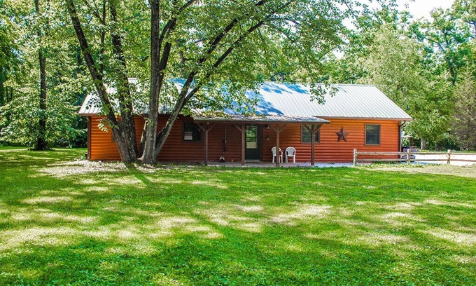 Triumph Cabin | Luxury Family Cabin Near Starved Rock - Grandma's Cabin - sleeps 14 maximum