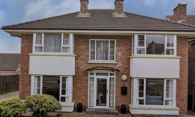 Bangor House | Luxury, family friendly (sleeps 7) house close to Bangor town centre