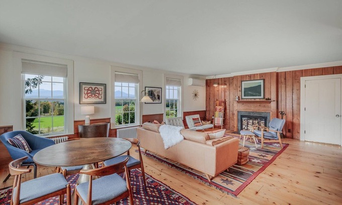 Morrisville House | Luxury Farmhouse with Stowe Views