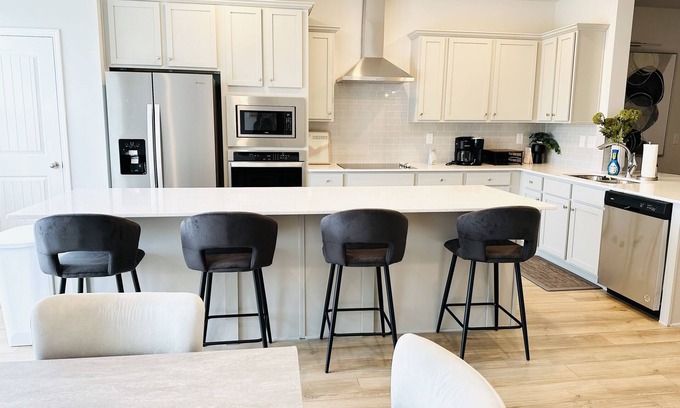 Fayetteville House | Luxury Fayetteville Townhome! 5 minutes to Fun Spot America