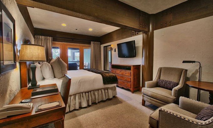Deer Valley Condo | Luxury Four Bedroom Suite with Three Hot Tubs 4 Apartment Hotel by RedAwning