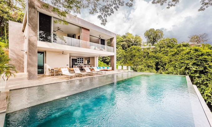 Black Beauty House | Luxury Getaway in Beautiful Costa Rica- Ocean View