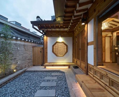 Seochon Apartment | Luxury Hanok Harmony House