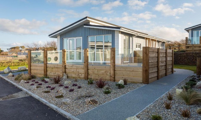 Holywell Apartment | Luxury Harlyn Lodge in Holywell Bay