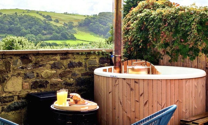 Bow Street House | Luxury heated Yurt with Hot tub - 5 mins from beach
