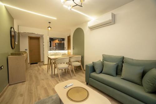 Heliopolis Apartment | Luxury Heliopolis Apt With Garden View, Near Airport