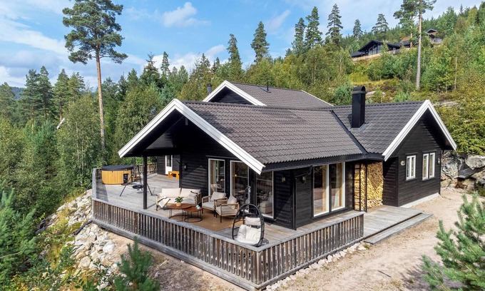 Vradal House | Luxury holiday villa with stunning views for 8 - 10 people.