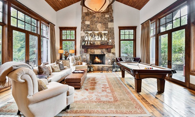 South Snyderville Basin House | Luxury Home: Hot Tub, Chef's Kitchen, Pool Table, 5 Fireplaces, Near Canyons Village