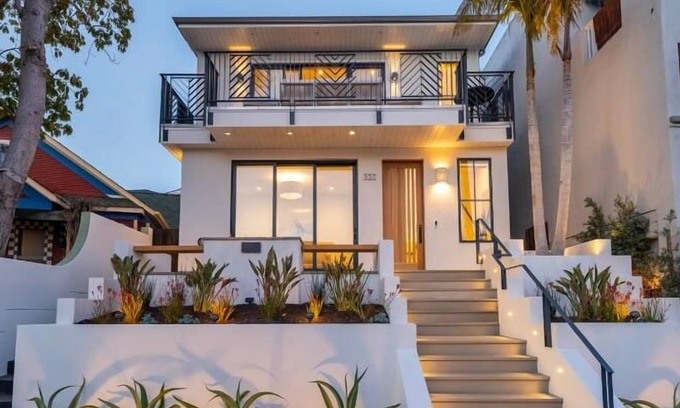 Capitola House | Luxury Home in Capitola Village with Hot Tub!