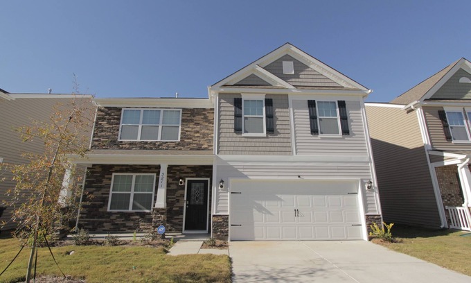 Moores Chapel House | LUXURY HOME LOCATED 10 min from airport and 19 min from city
