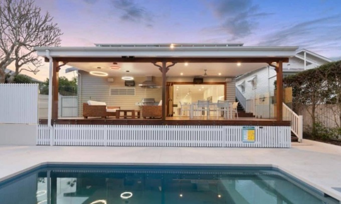 Clayfield House | Luxury Home with Magnesium Pool
